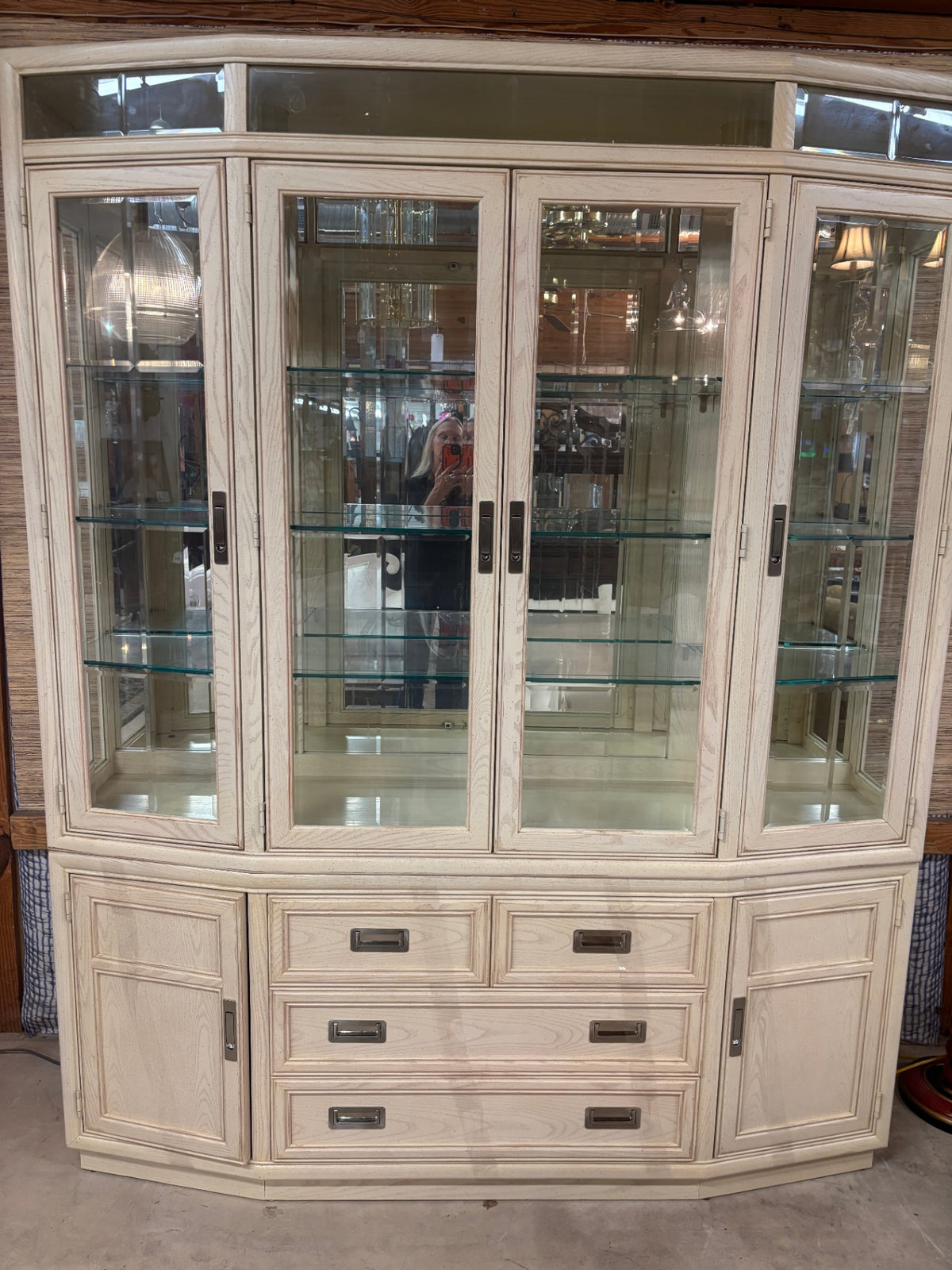 Stanley Furniture Illuminated Curved Glass Display China Cabinet / Hutch – Distressed Cream Finish