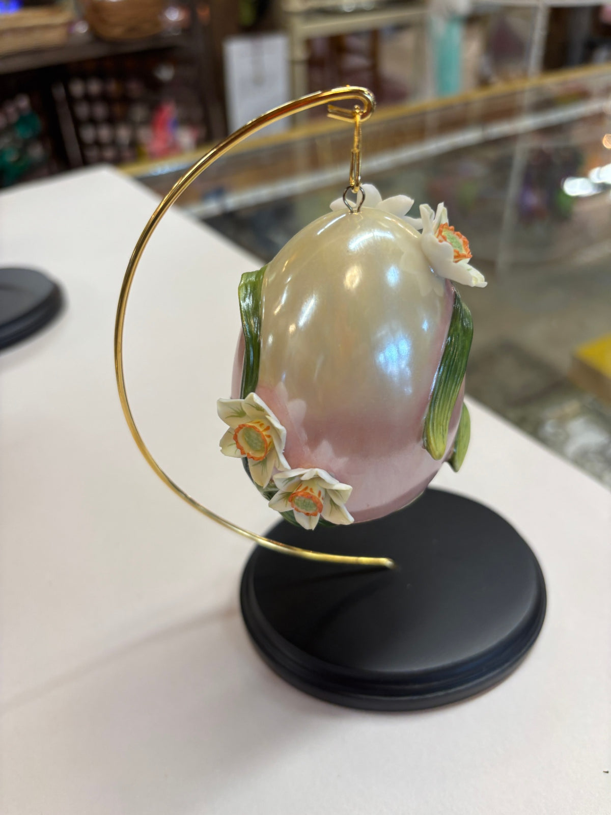 Decorative Pearlized Easter Egg Ornament with Handcrafted Daffodils on Gold-Tone Display Stand