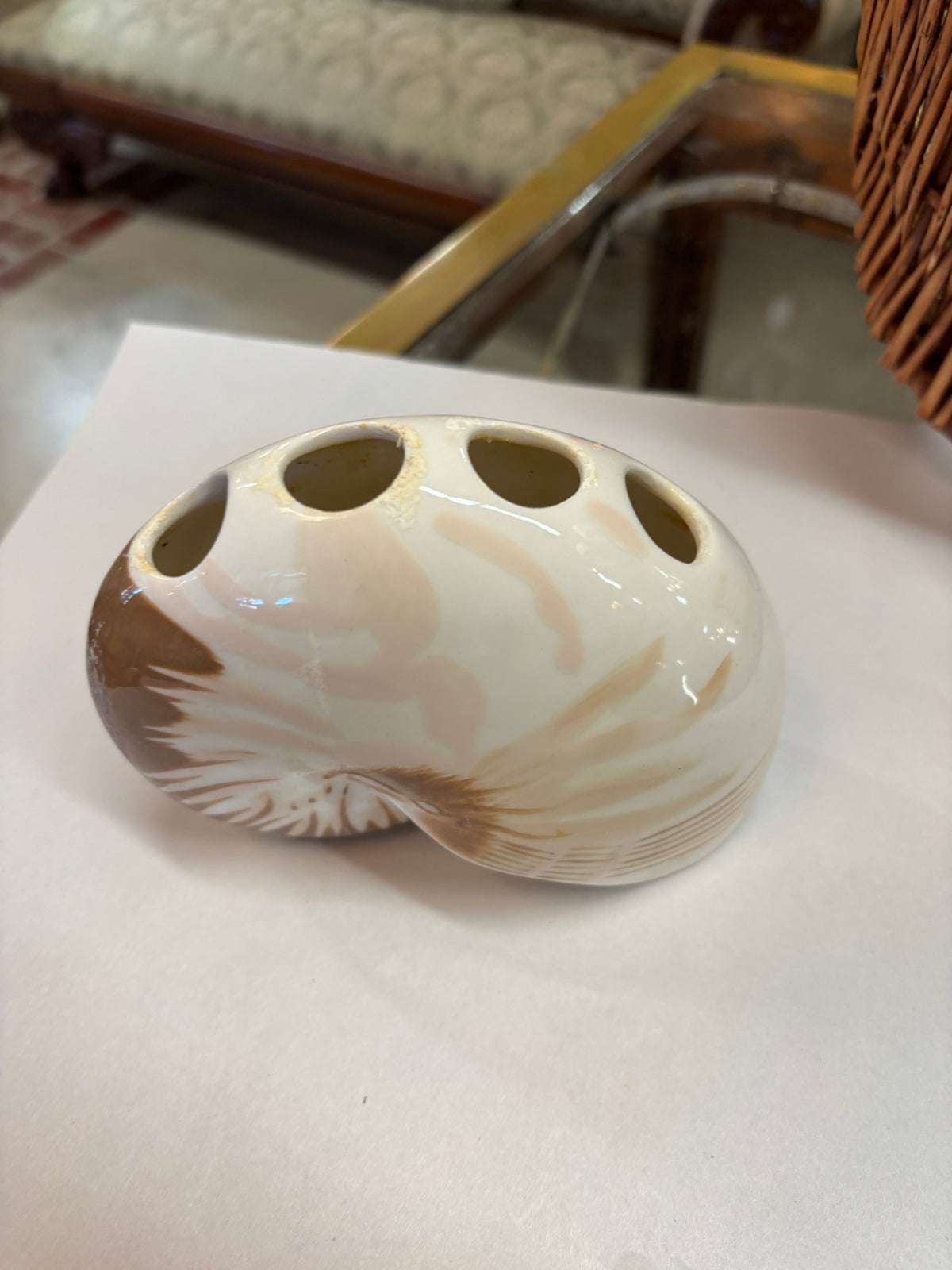 Vintage Ceramic Seashell-Shaped Toothbrush Holder – Coastal Bathroom Décor