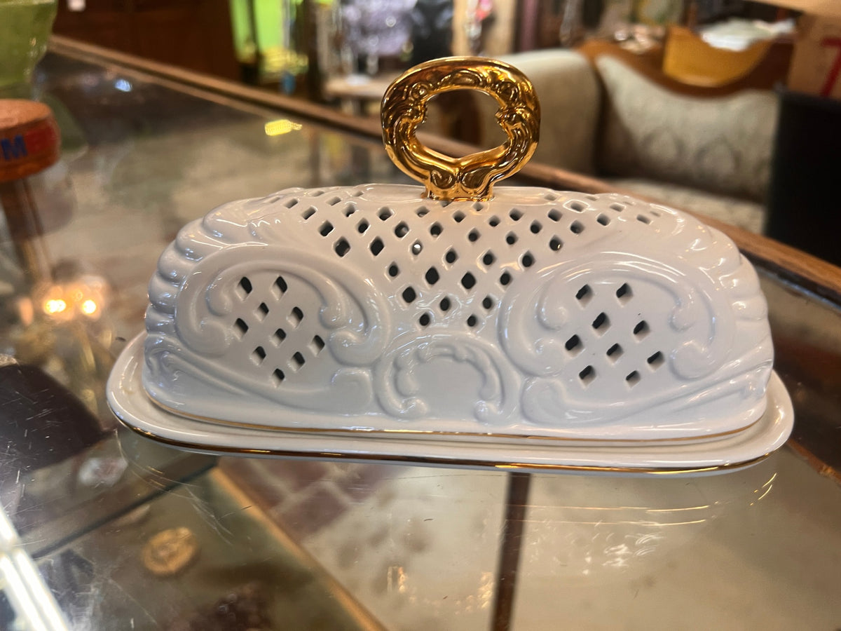 Unique Porcelain Treasurers Lattice Look Butter Dish w/Lid & Handle White & Gold