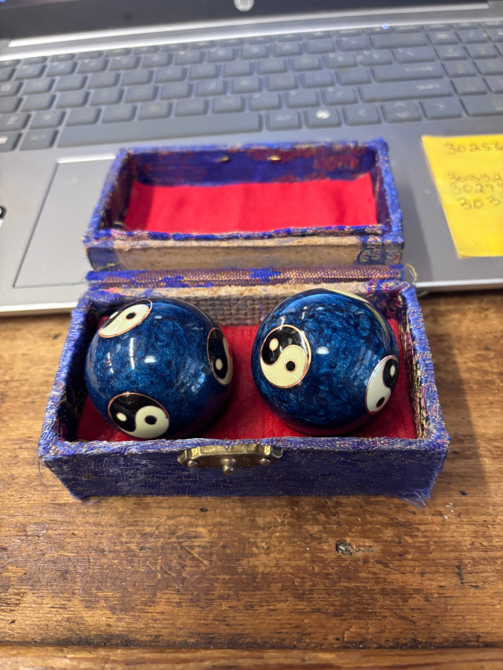  Chinese Baoding balls blue and white Yin Yang symbols