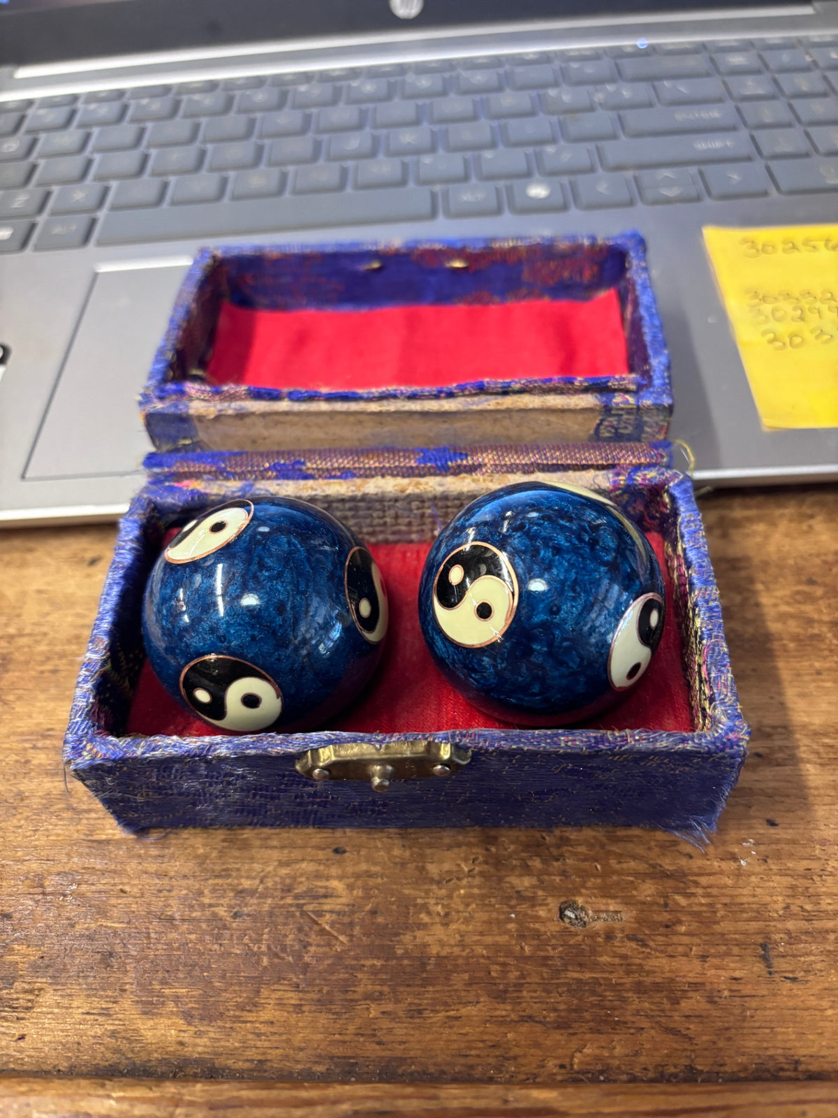  Chinese Baoding balls blue and white Yin Yang symbols