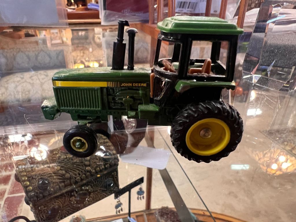 Vintage John Deere Diecast Farm Tractor with Enclosed Cab – Green & Yellow Collectible