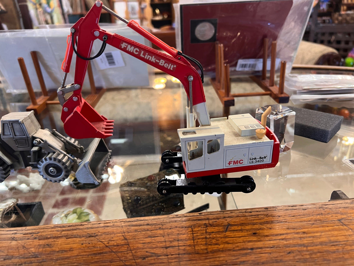 Vintage Yonezawa Diapet FMC Link-Belt LS-3400 Diecast Excavator – Japan – Missing Tracks