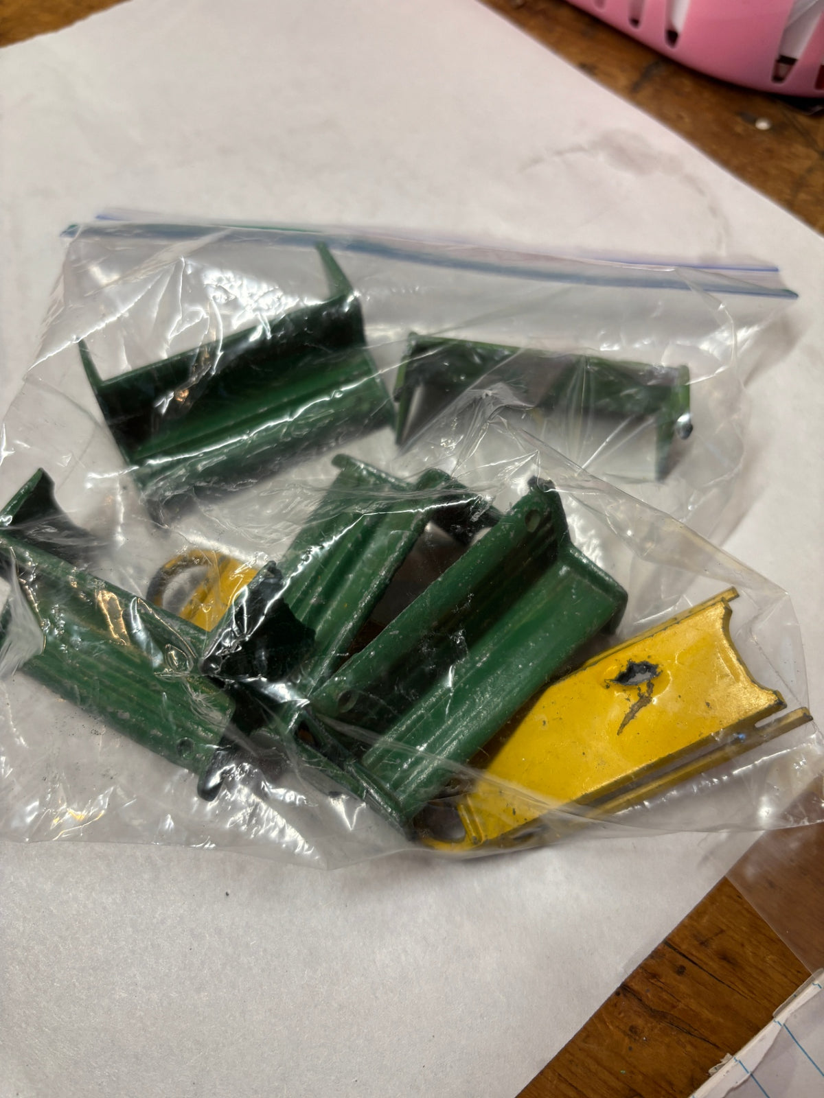 MANOIL GREEN PARK BENCH Toy Figure Metal Casting 1930s – 50s