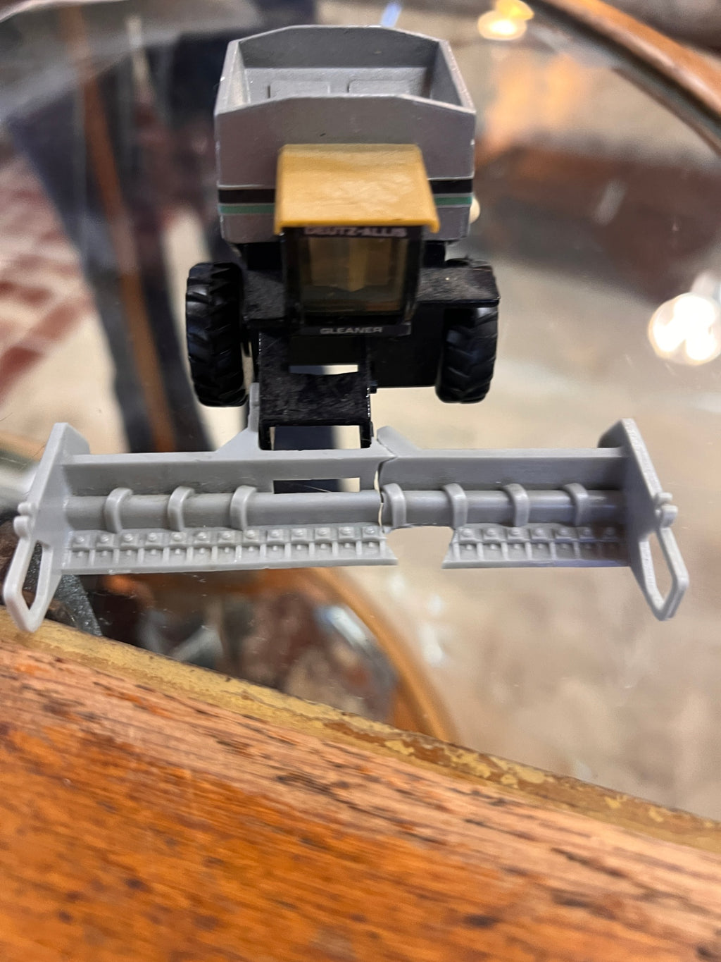 Vintage ERTL Gleaner R50 Combine Harvester Diecast Farm Toy – Broken Header – Parts or Repair