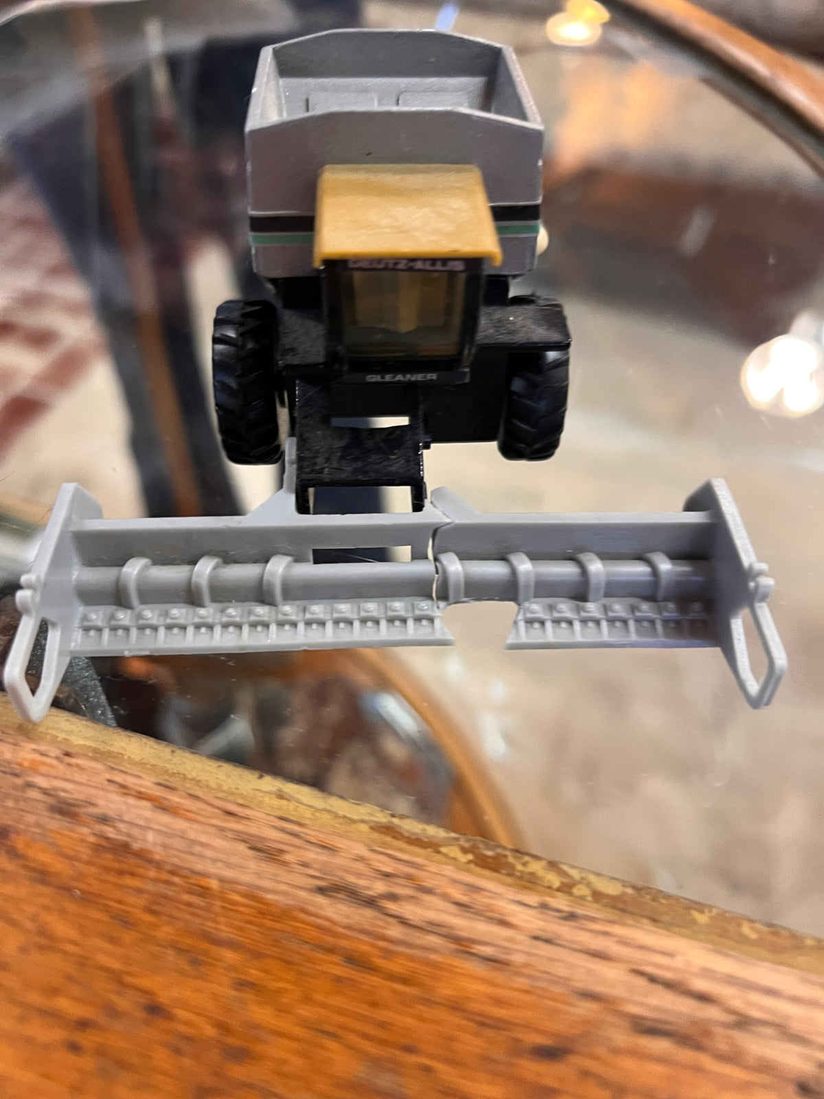 Vintage ERTL Gleaner R50 Combine Harvester Diecast Farm Toy – Broken Header – Parts or Repair