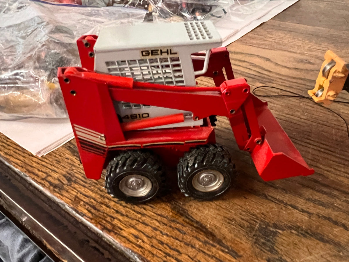 Vintage NZG Gehl 4610 Skid Steer Loader Diecast Model – 1:25 Scale – West Germany