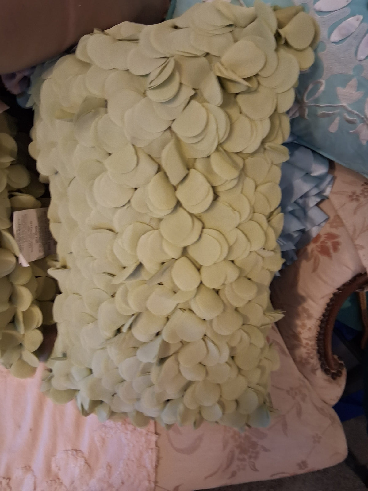 Green pillow dsc