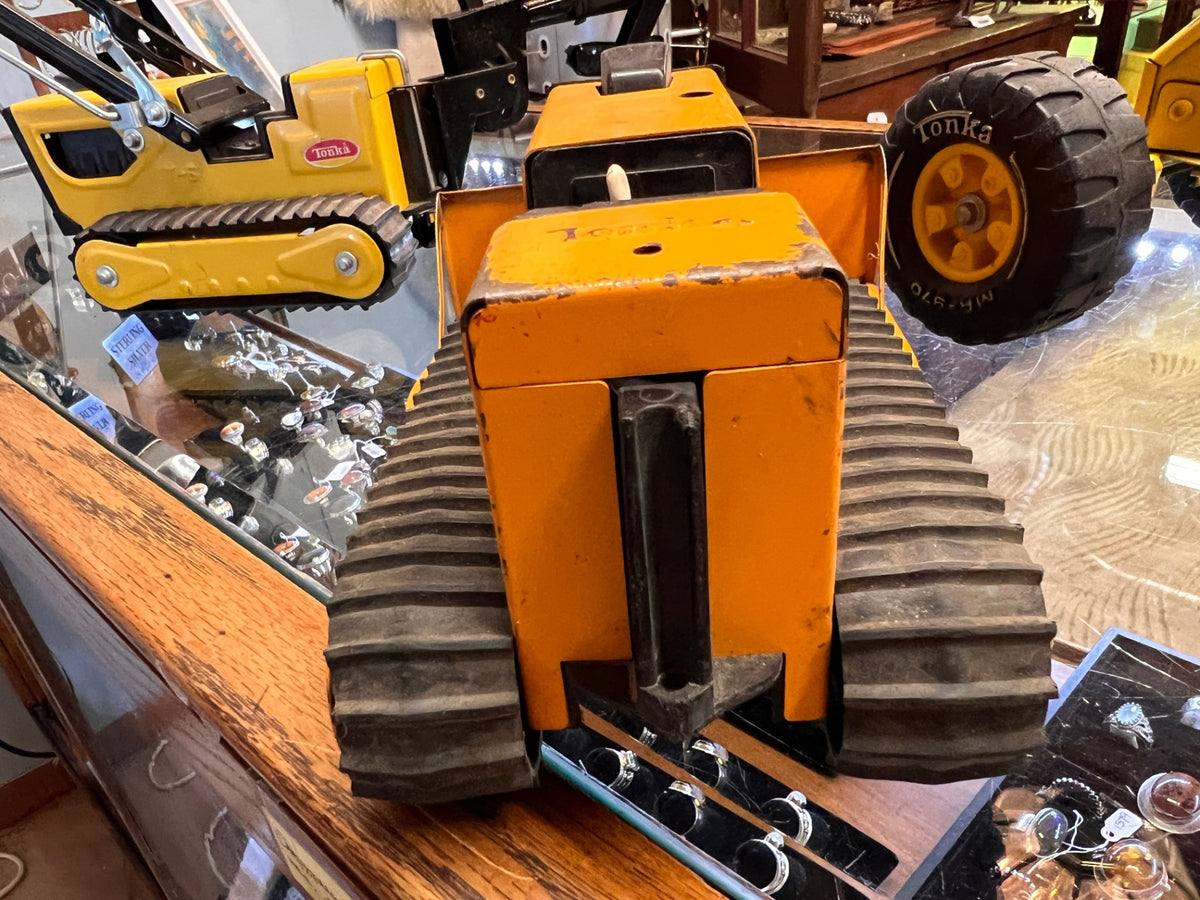 Vintage Tonka T-6 Metal Bulldozer – Yellow Tracked Construction Toy with Front Blade