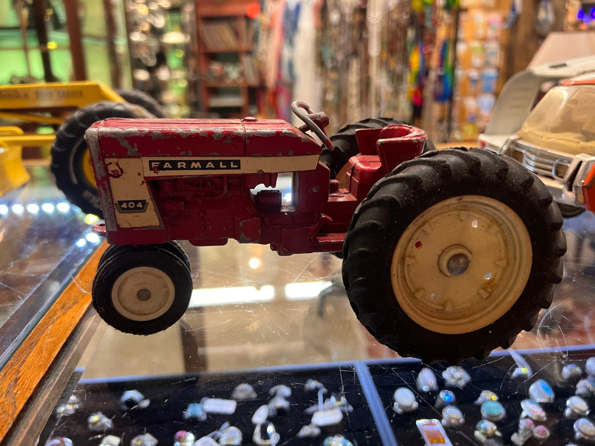 Vintage International Harvester Farmall 404 Die-Cast Metal Toy Tractor – Red Farm Collectible