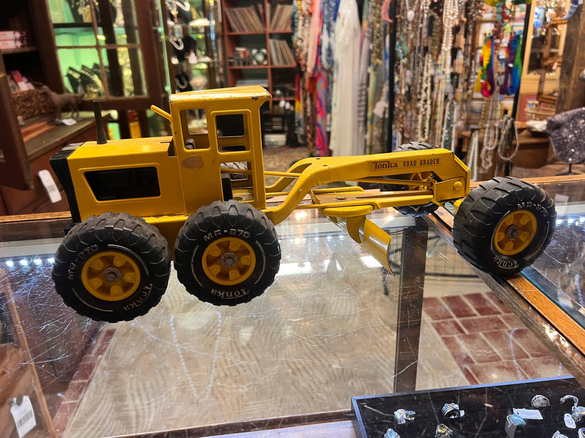 Vintage Tonka Yellow Metal Road Grader – Six-Wheel Construction Equipment Toy