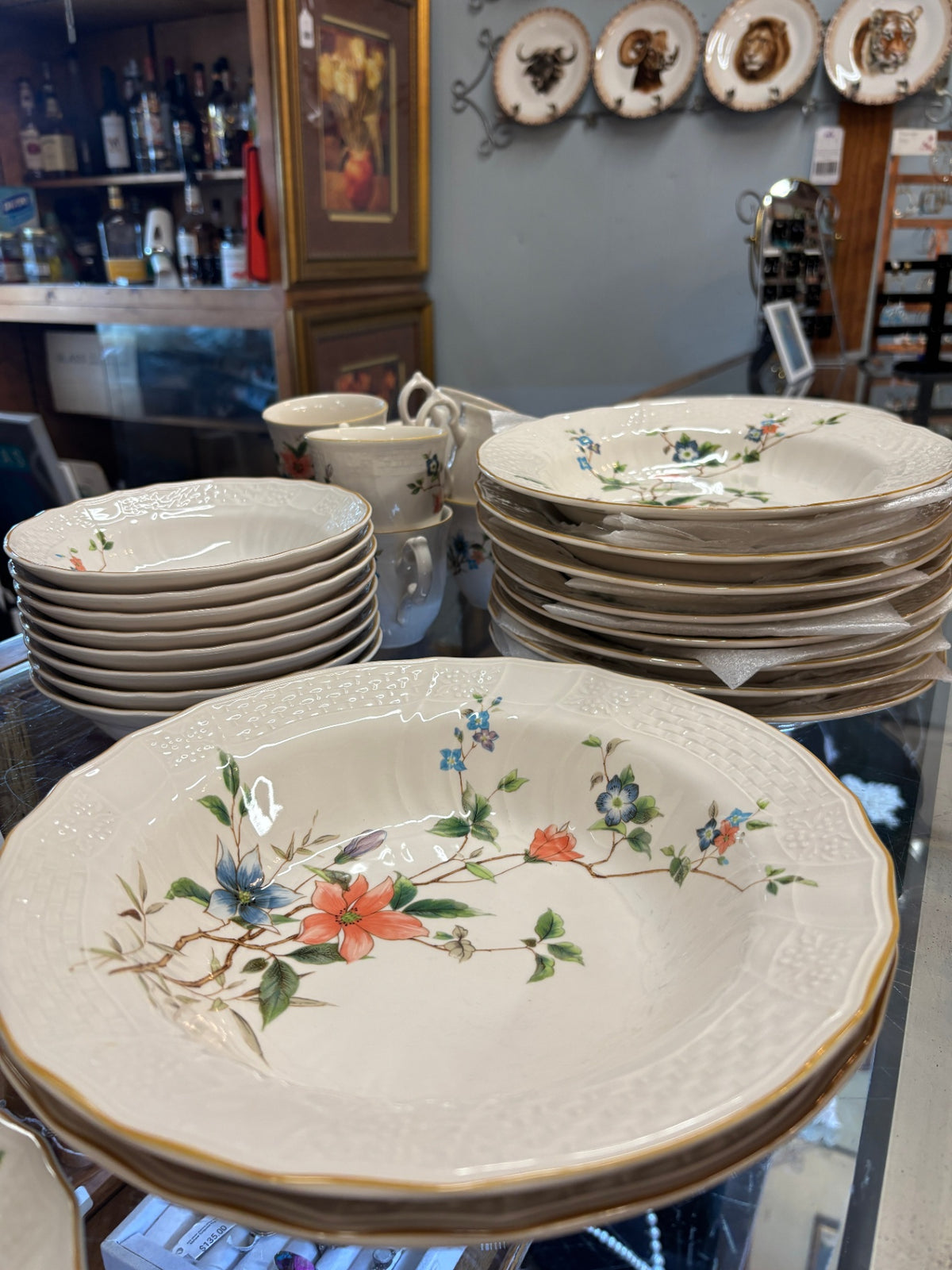 Monique by Mikasa Set of 8 with 2 serving bowls and gravy boat with underplate