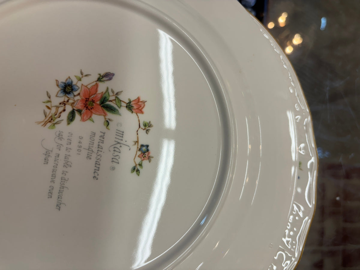 Monique by Mikasa Set of 8 with 2 serving bowls and gravy boat with underplate