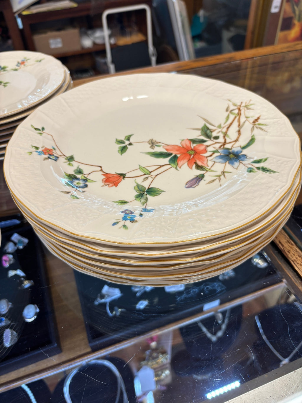 Monique by Mikasa Set of 8 with 2 serving bowls and gravy boat with underplate