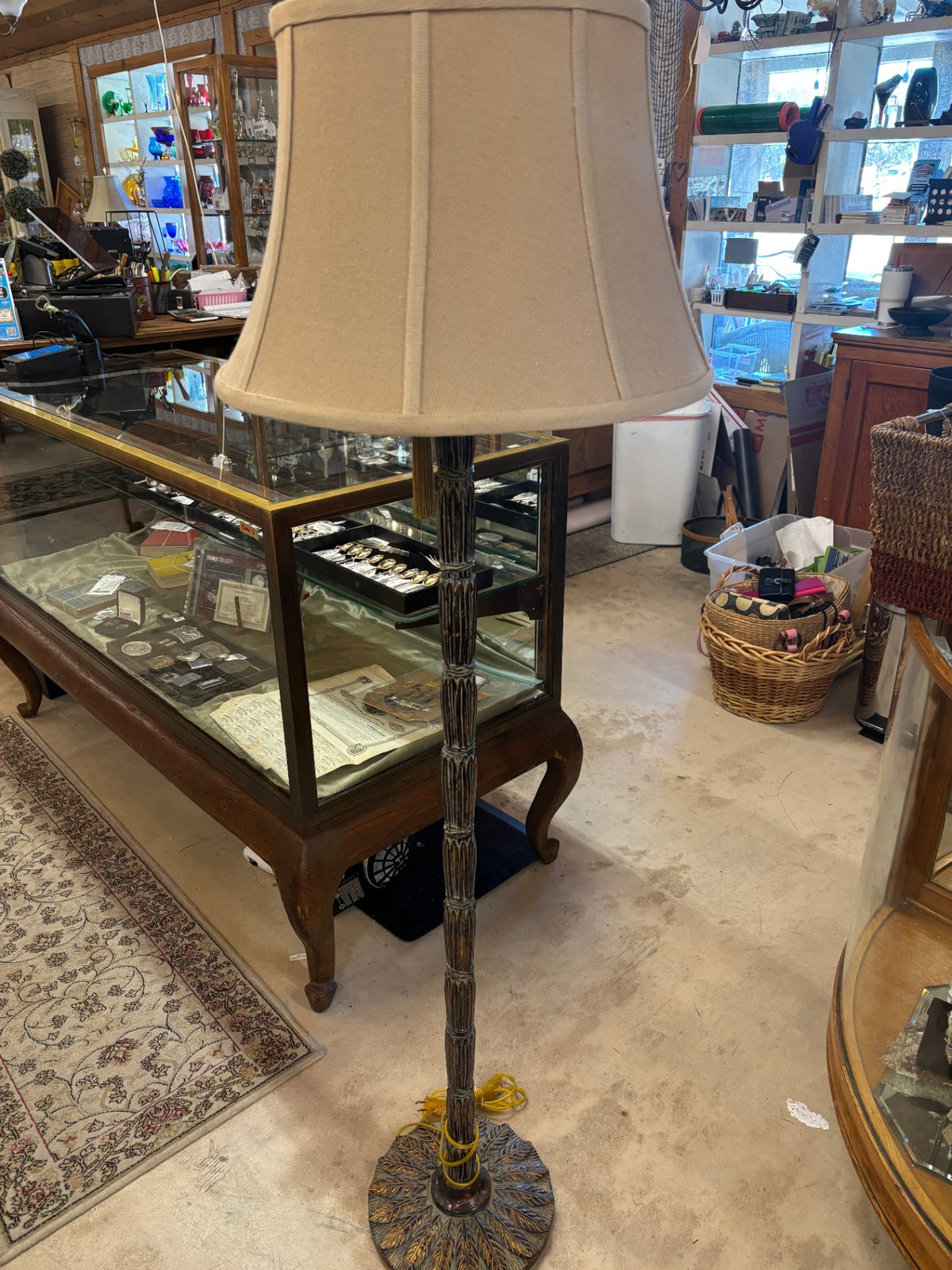Bamboo-Style Floor Lamp with Decorative Leaf Base