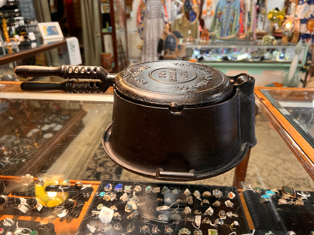 Griswold “New American” No. 8 Waffle Iron w/ Base (ERIE, PA. U.S.A.)