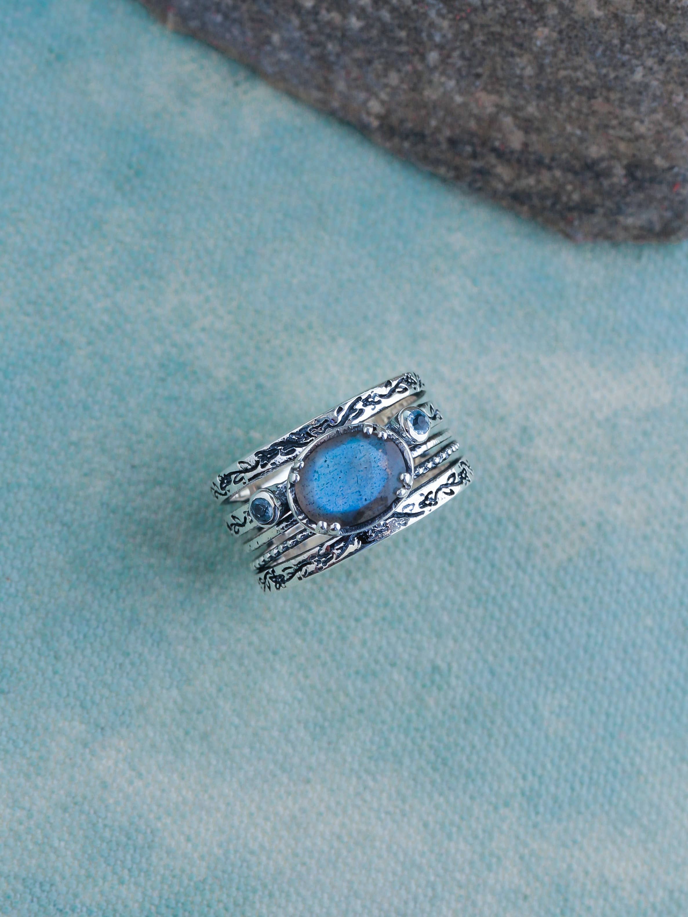 Labradorite & Swiss Blue Topaz Sterling Silver Antique Ring: 7