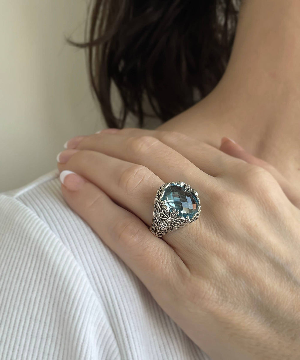 Filigree Art Bee Detailed Sky Blue Topaz Gemstone Women Sterling Silver Ring: 7