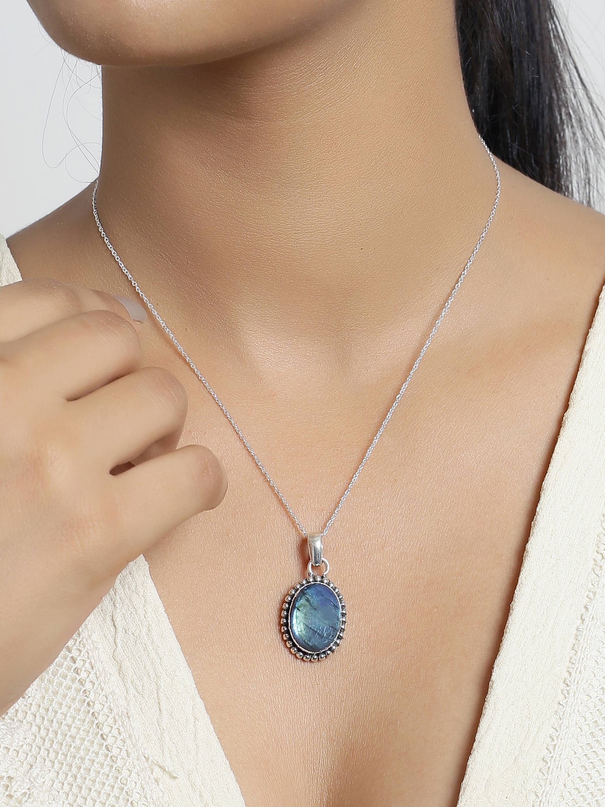925 Silver Labradorite Pendant With Beaded Silver With Chain