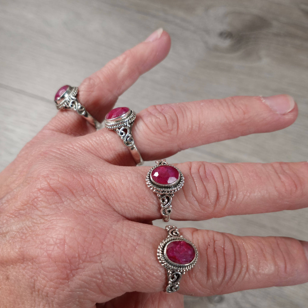 Sterling Silver 925 Victorian Double Swirl: Rainbow Moonstone / 7.5