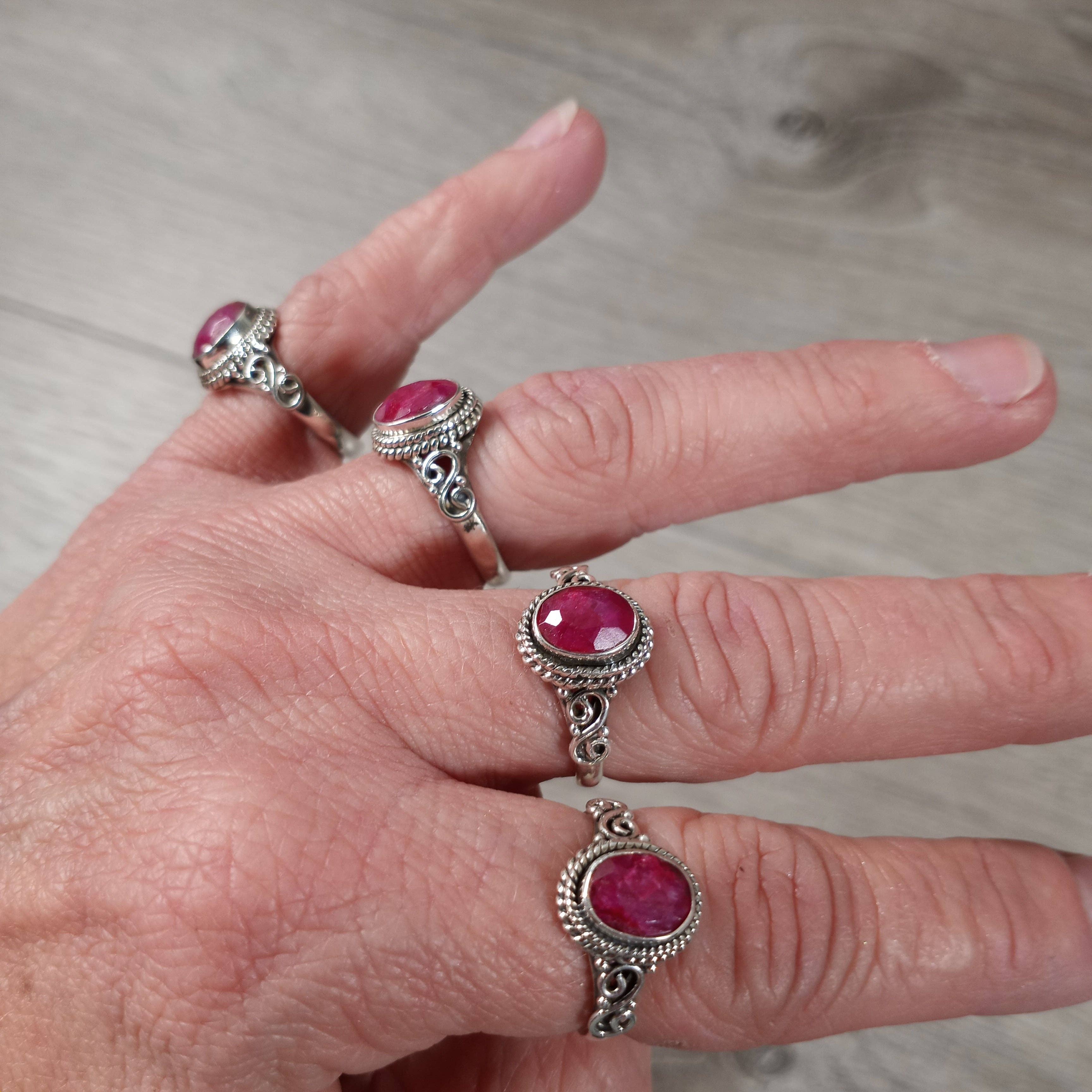 Sterling Silver 925 Victorian Double Swirl: Rainbow Moonstone / 7.5