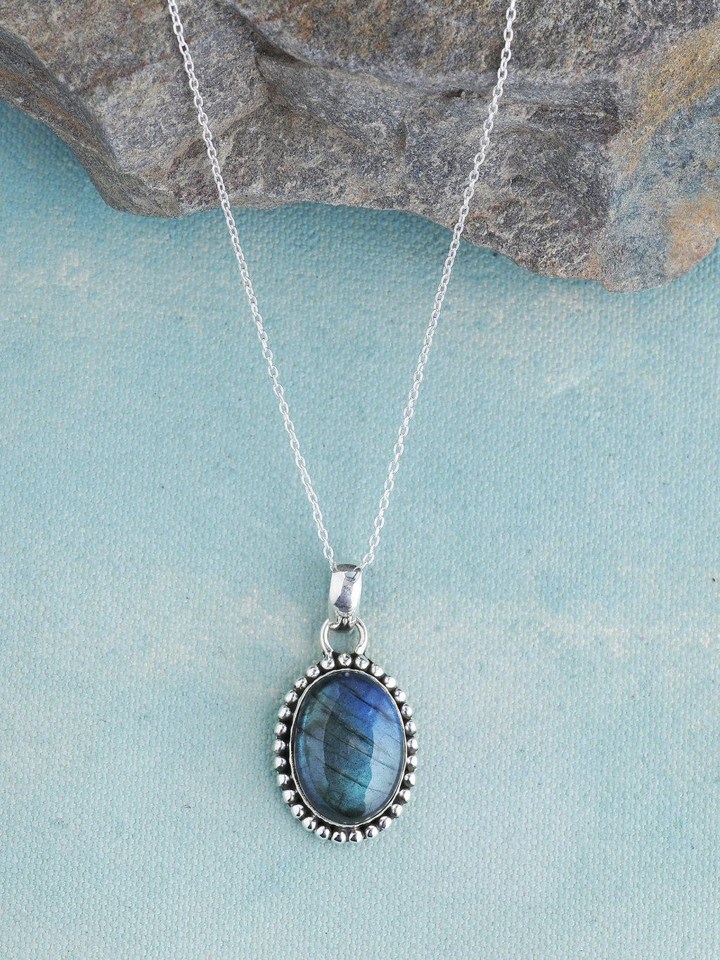 925 Silver Labradorite Pendant With Beaded Silver With Chain