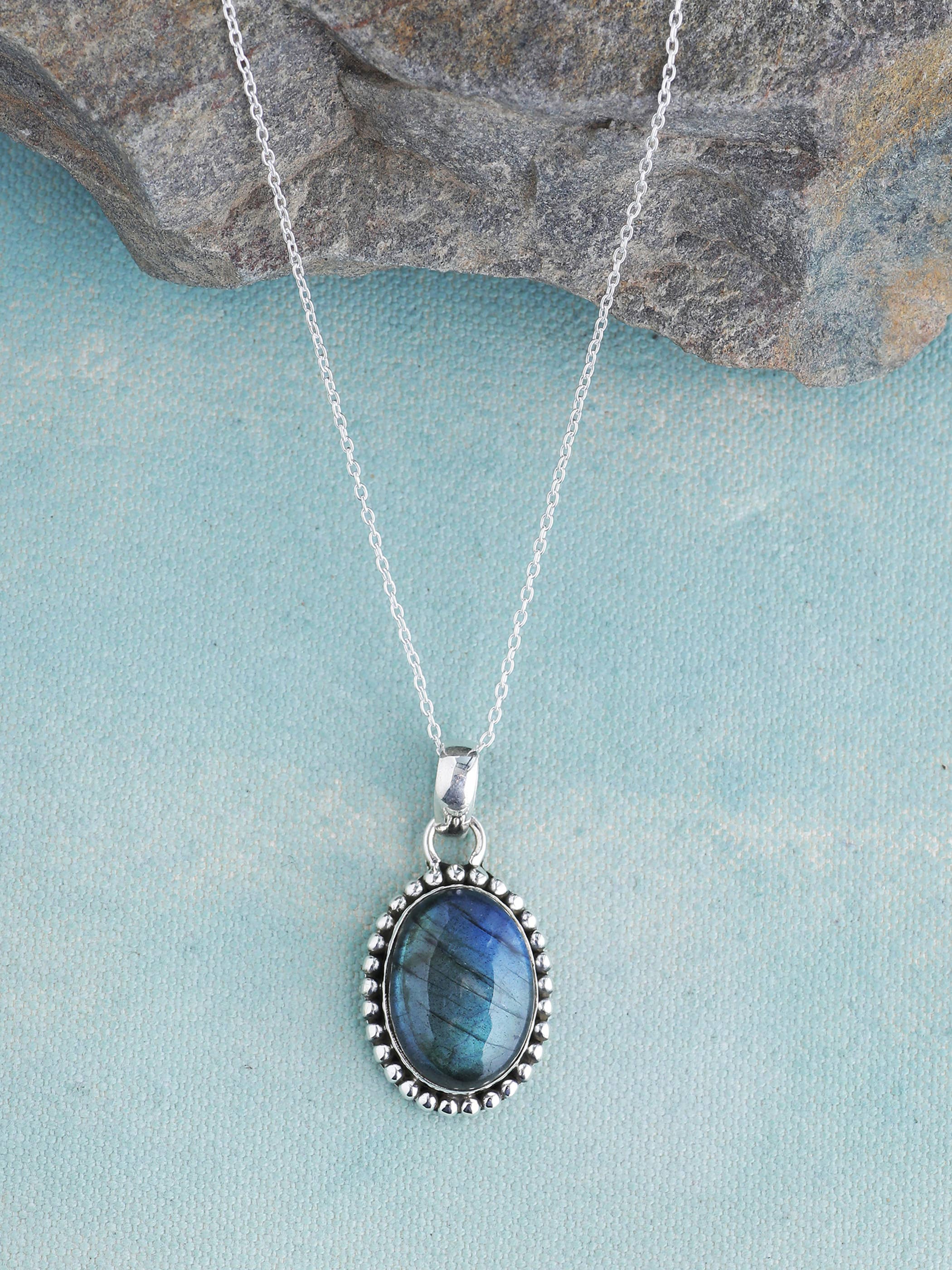 925 Silver Labradorite Pendant With Beaded Silver With Chain
