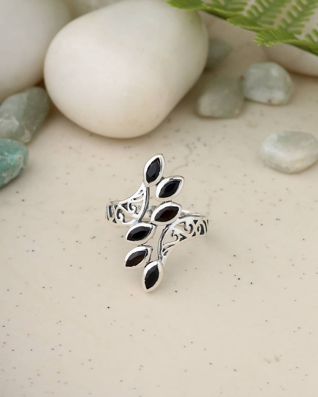 Black Onyx 925 Sterling Silver Leaf Design Ring: 10