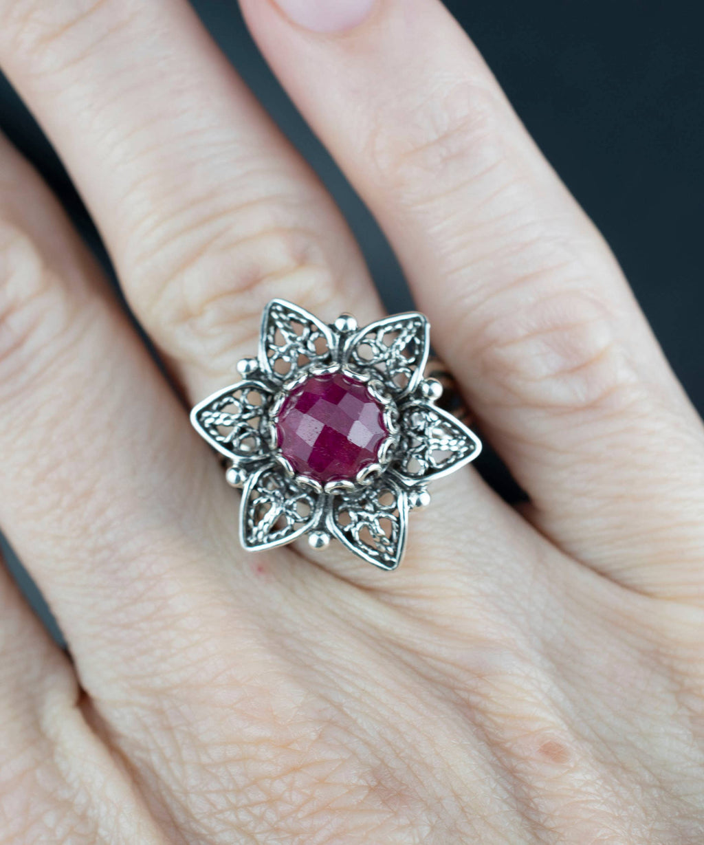 Art Ruby Corundum Gemstone Women Daisy Silver Ring: 7