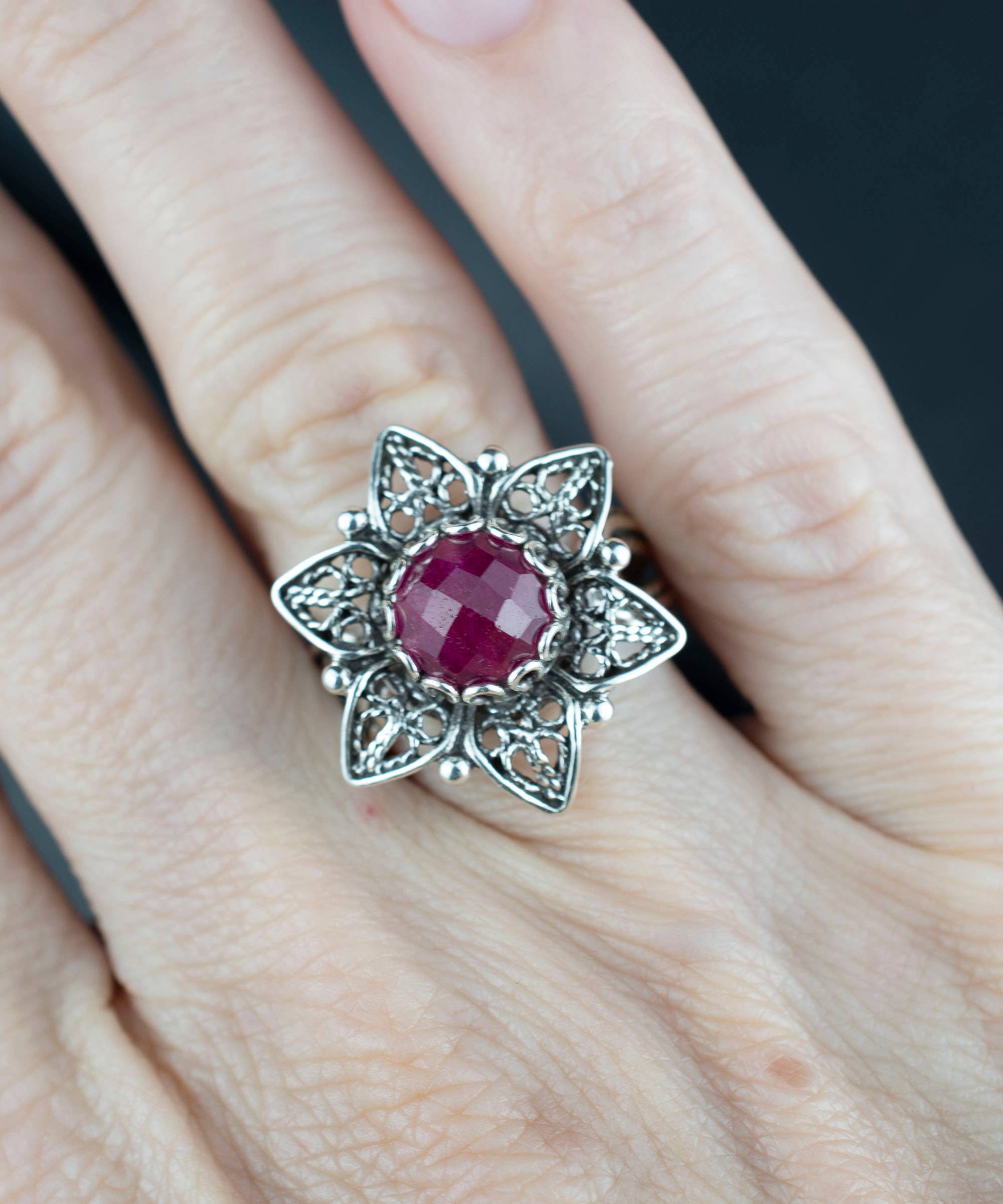 Art Ruby Corundum Gemstone Women Daisy Silver Ring: 7