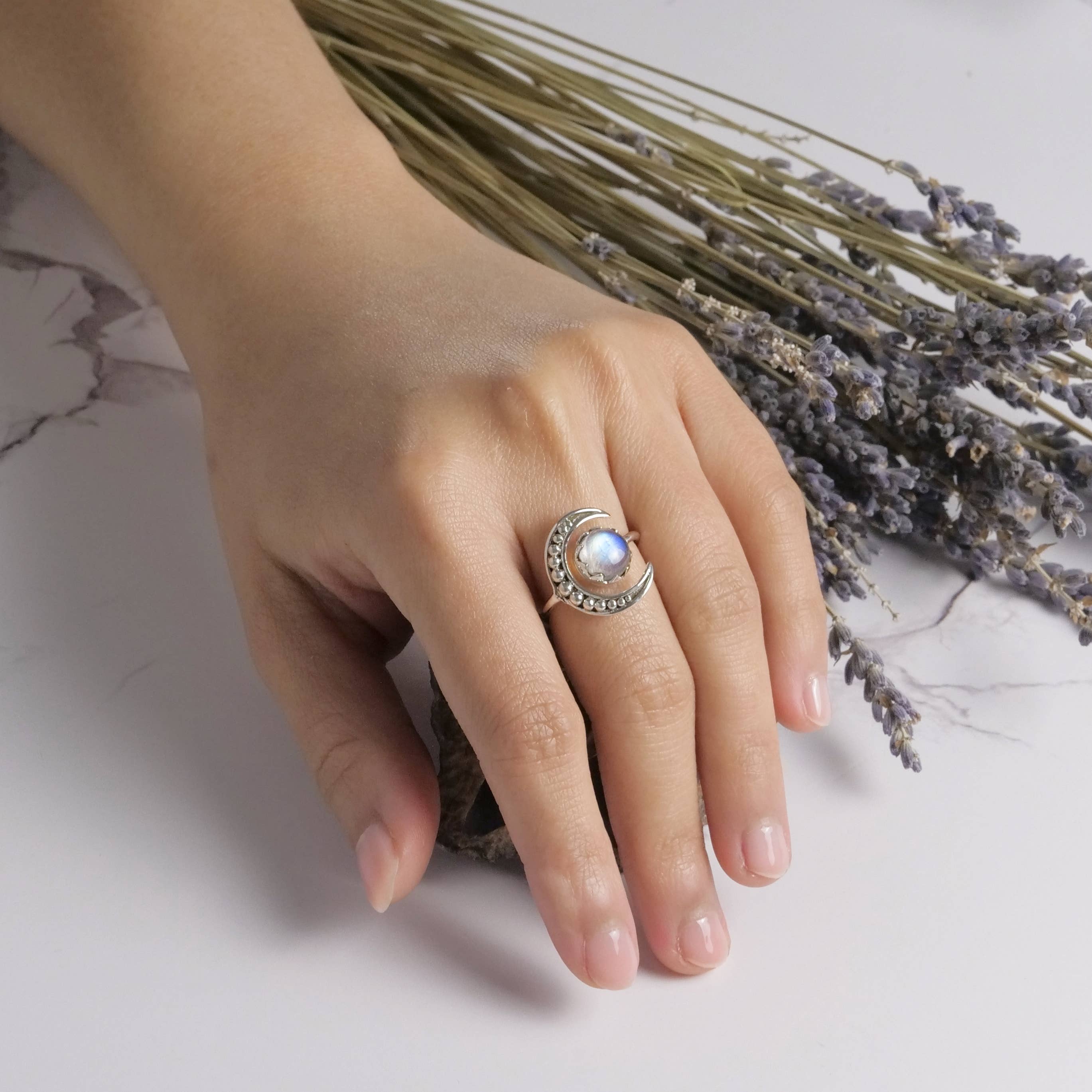 Sterling Silver Moonstone Full Moon Ring: 6