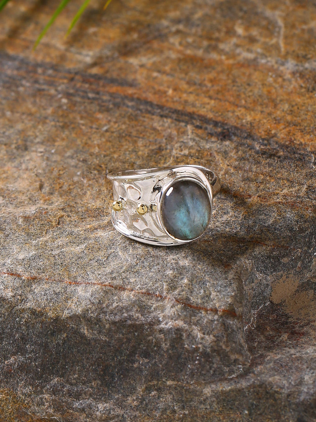 925 Sterling Silver Labradorite Gemstone Artisan Ring: 8