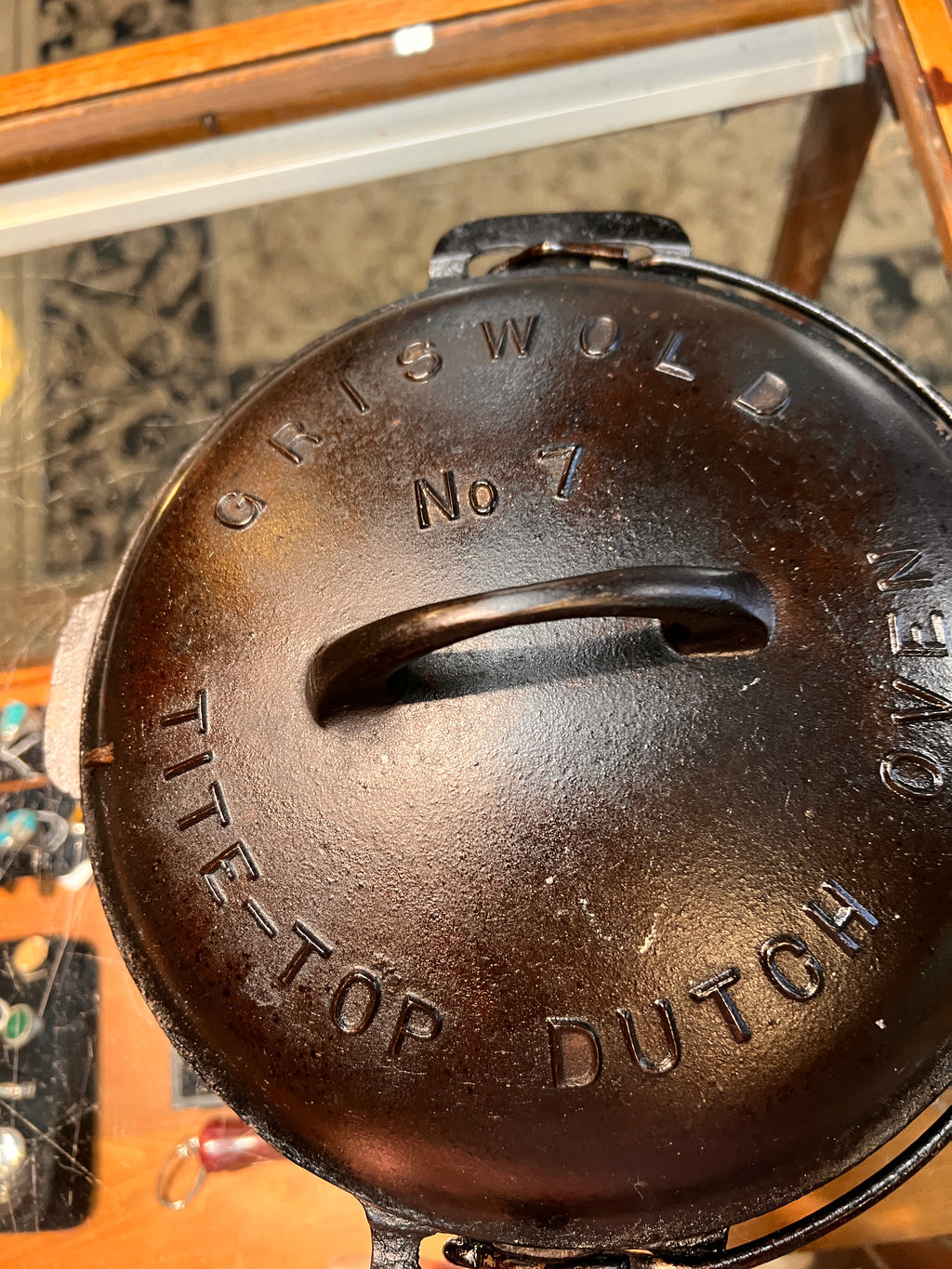 Griswold No. 7 Cast Iron Dutch Oven with Lid, “Tite-Top”, Large Block Logo, Model 2604 B