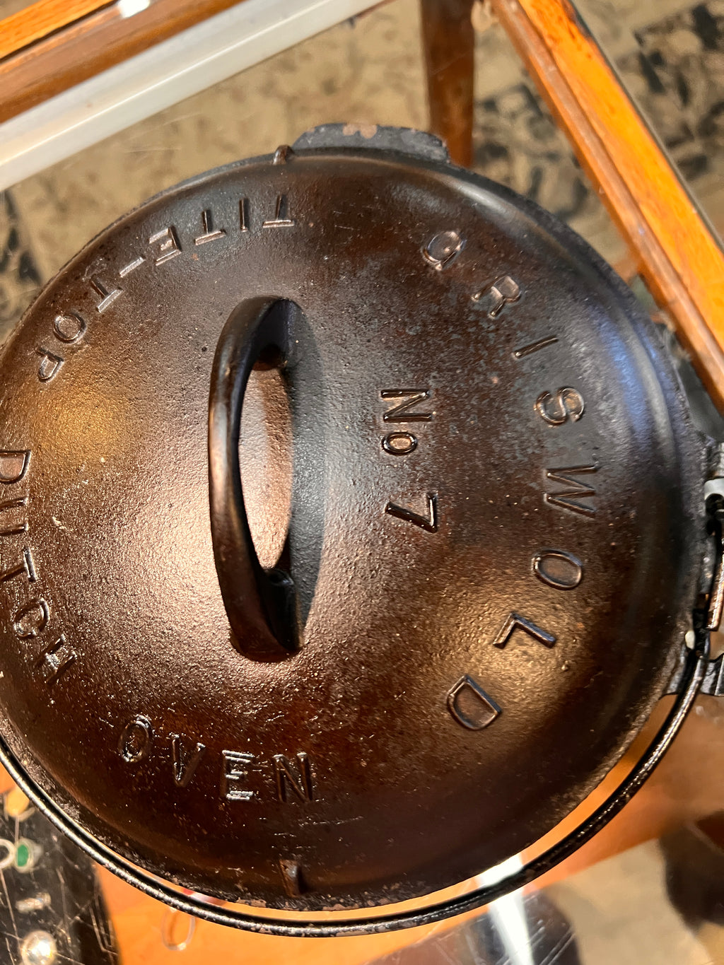 Griswold No. 7 Cast Iron Dutch Oven with Lid, “Tite-Top”, Large Block Logo, Model 2604 B