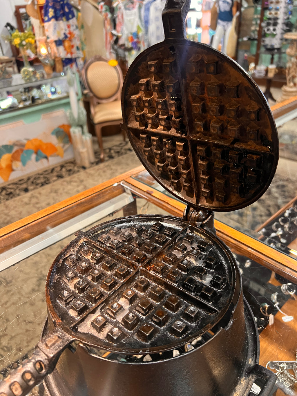 Griswold “New American” No. 8 Waffle Iron w/ Base (ERIE, PA. U.S.A.)