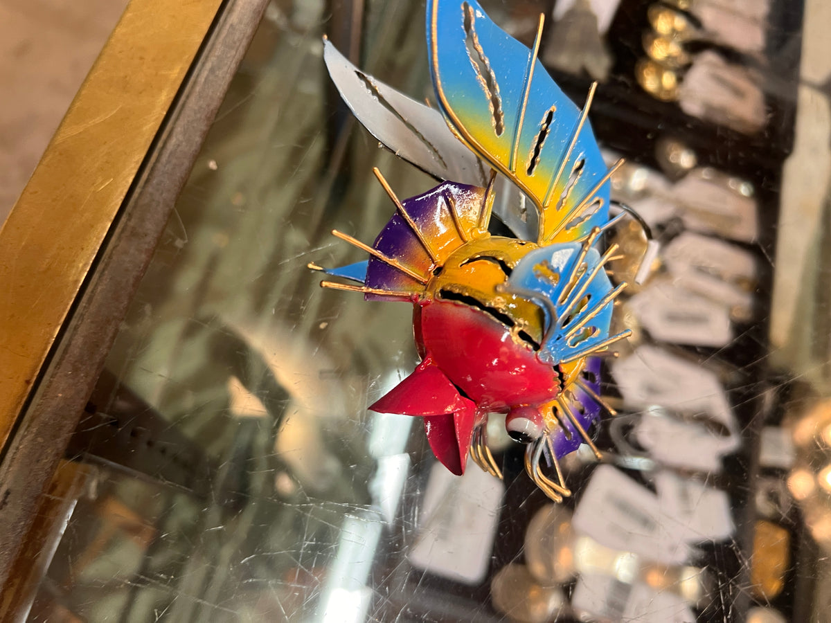 Colorful Tropical Metal Fish Hanging Sculpture – Whimsical 3D Coastal Nautical Decor