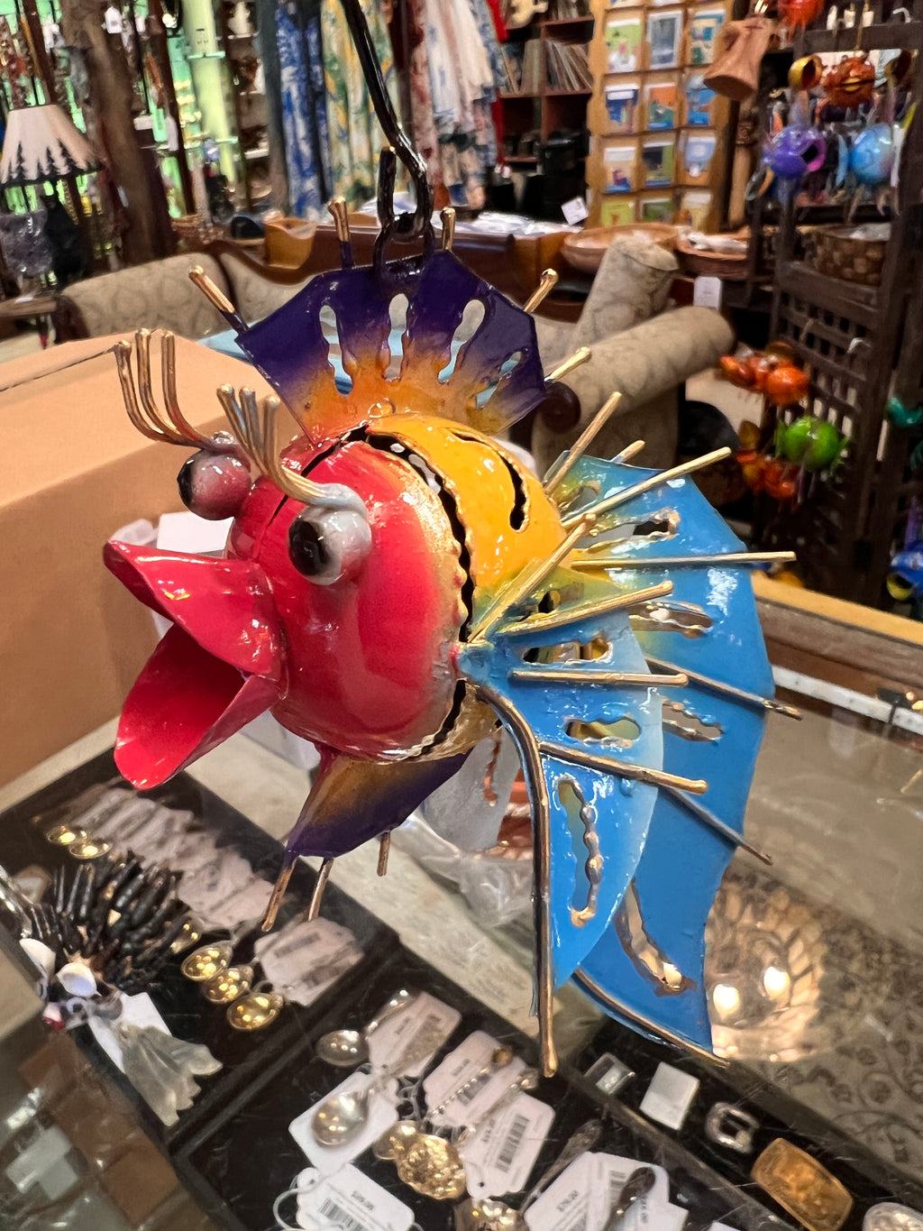 Colorful Tropical Metal Fish Hanging Sculpture – Whimsical 3D Coastal Nautical Decor