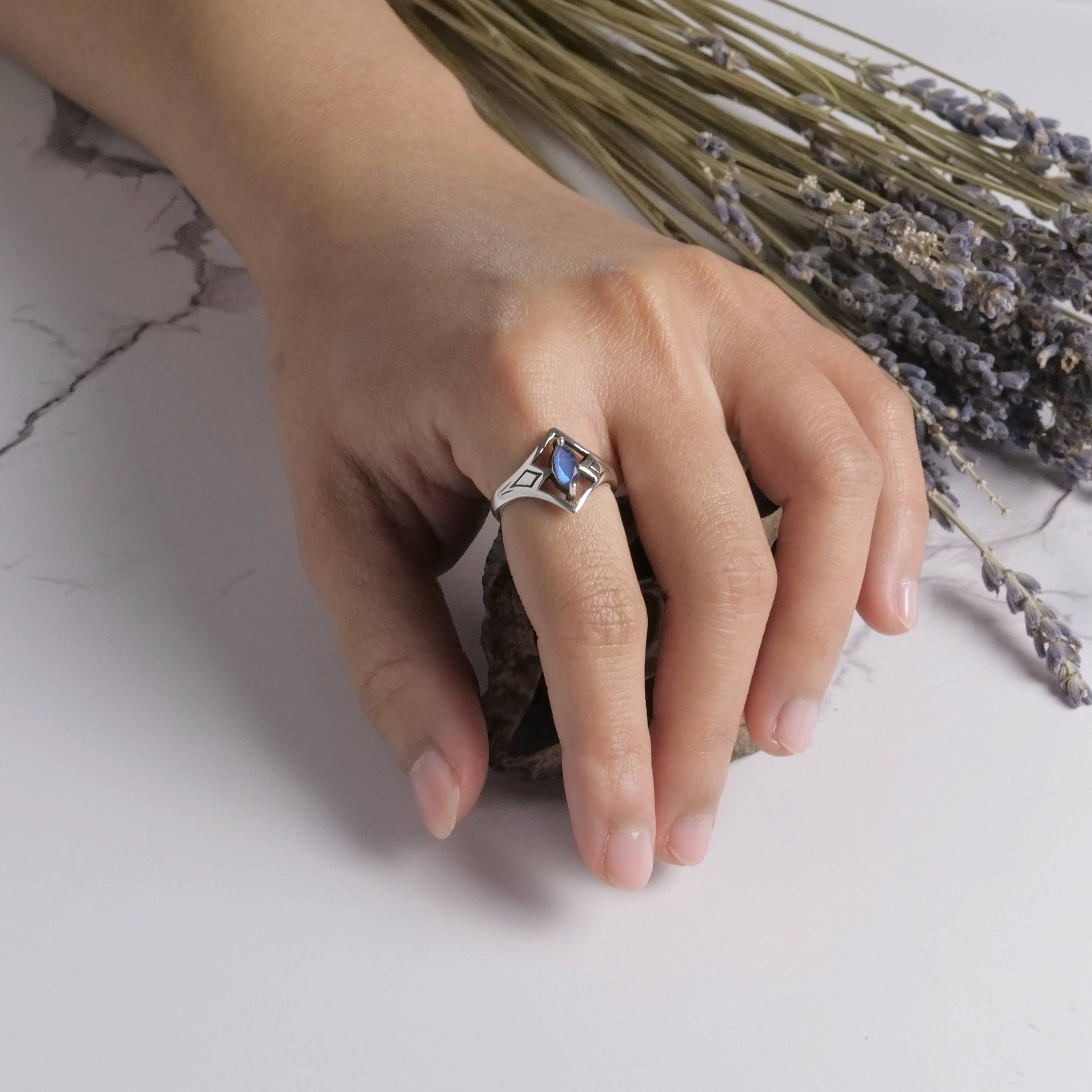 Sterling Silver Mystic Labradorite Ring: 7