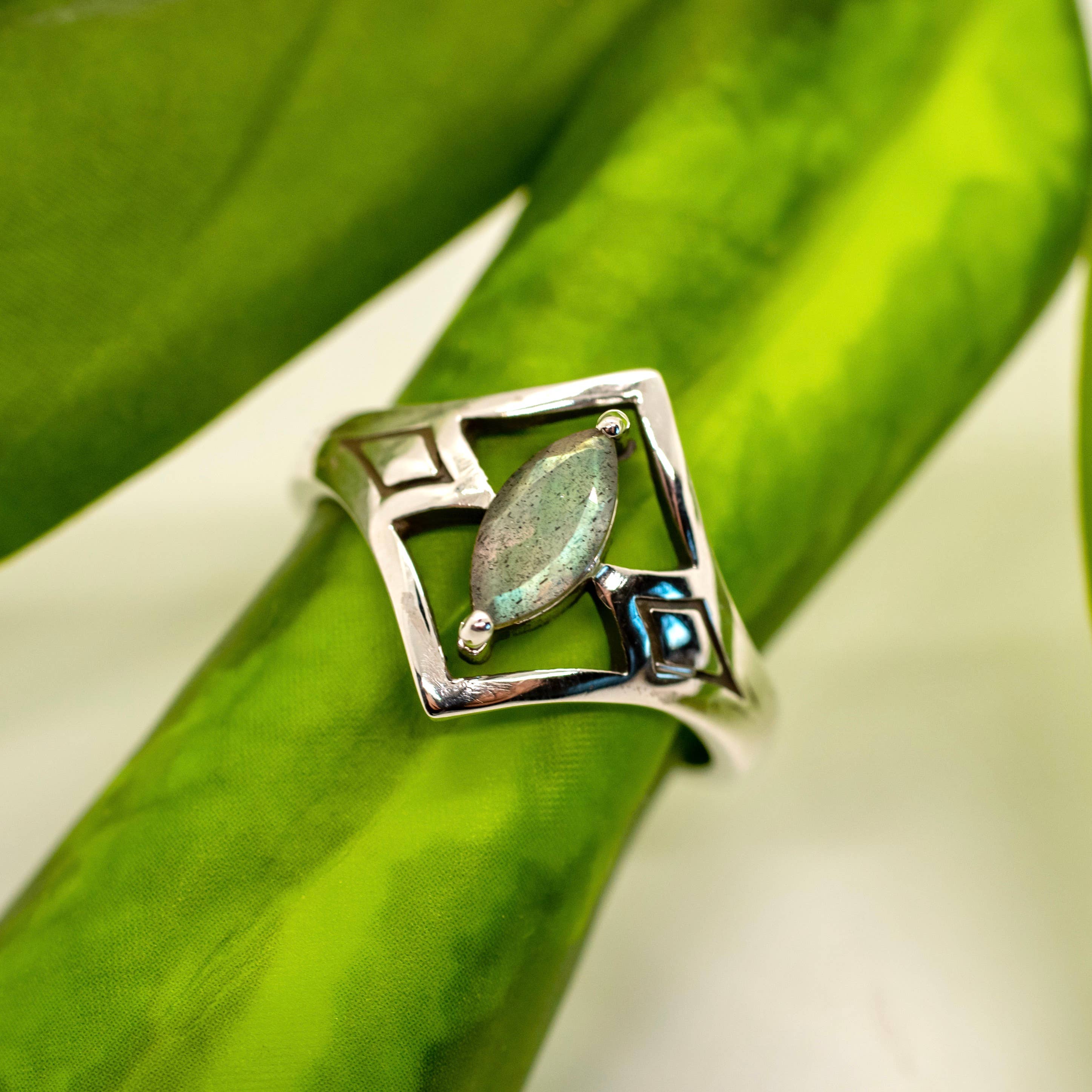 Sterling Silver Mystic Labradorite Ring: 7