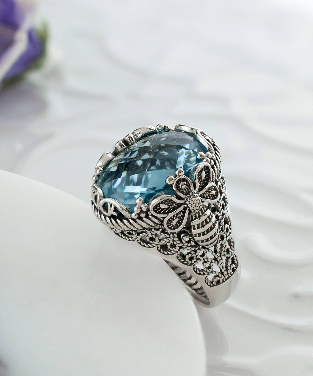 Filigree Art Bee Detailed Sky Blue Topaz Gemstone Women Sterling Silver Ring: 7
