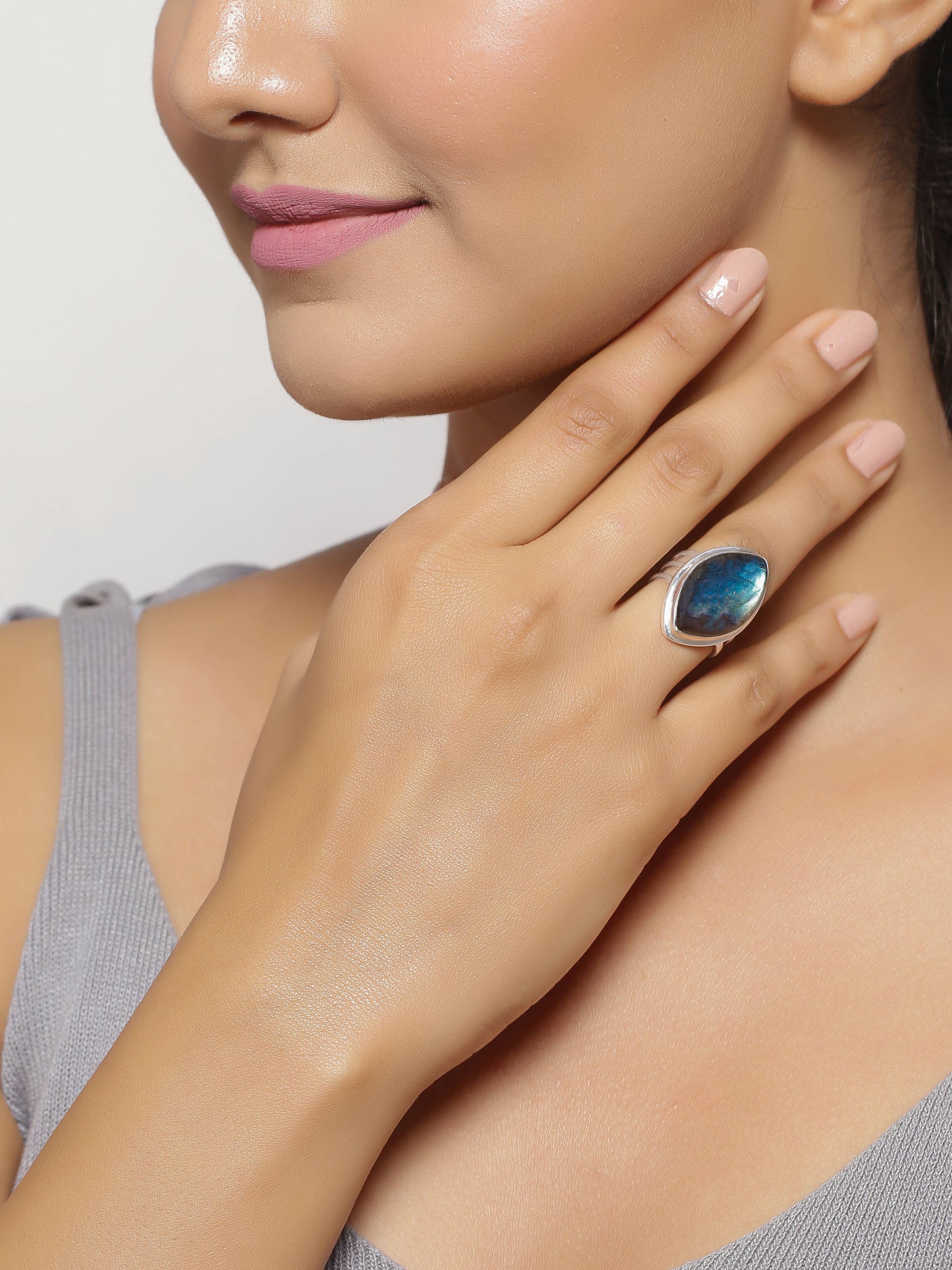 Labradorite 925 Sterling Silver Bold Ring: 8