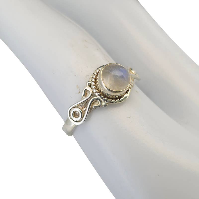 Vintage Style Moonstone Sterling Silver Ring: 7