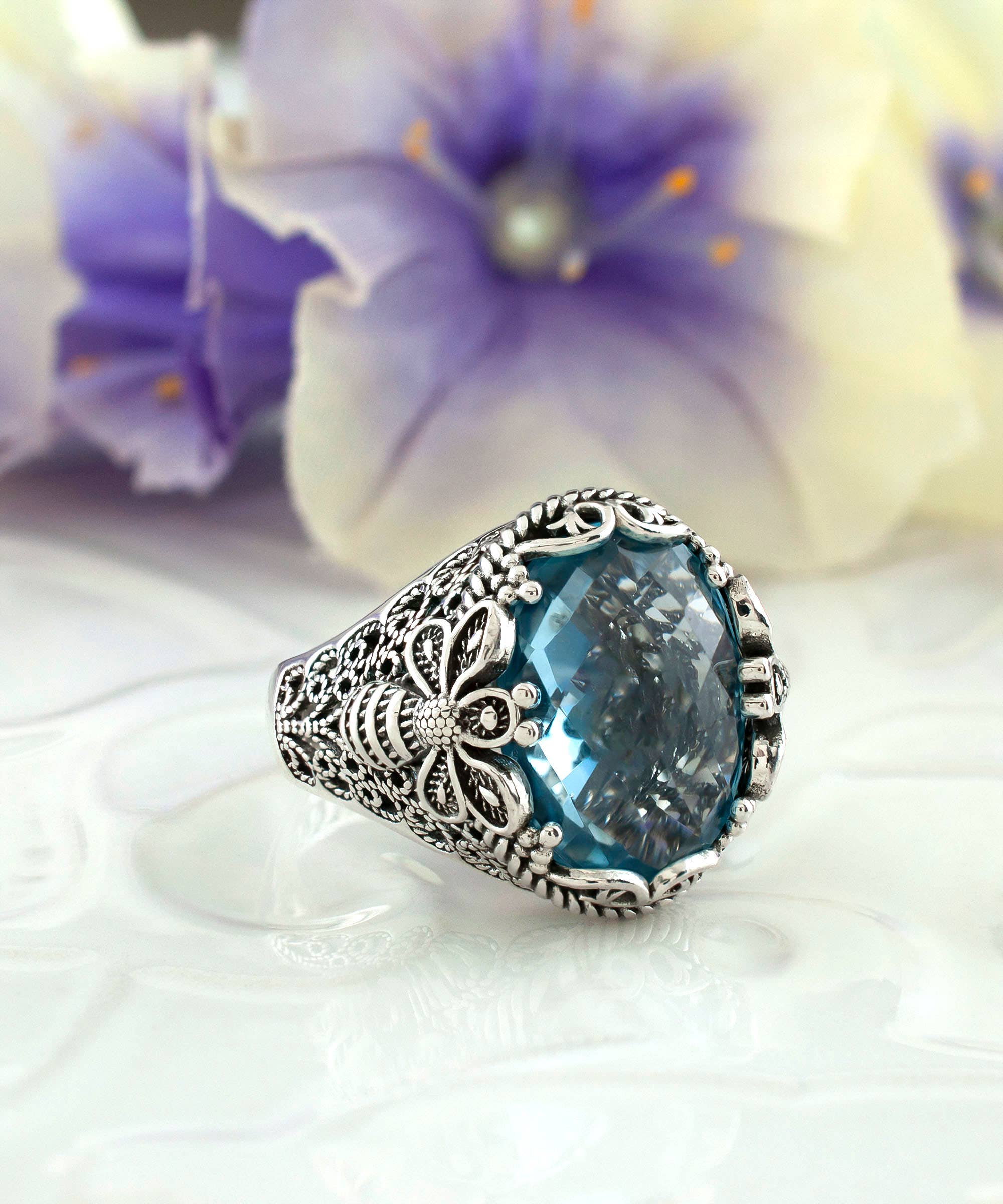 Filigree Art Bee Detailed Sky Blue Topaz Gemstone Women Sterling Silver Ring: 7