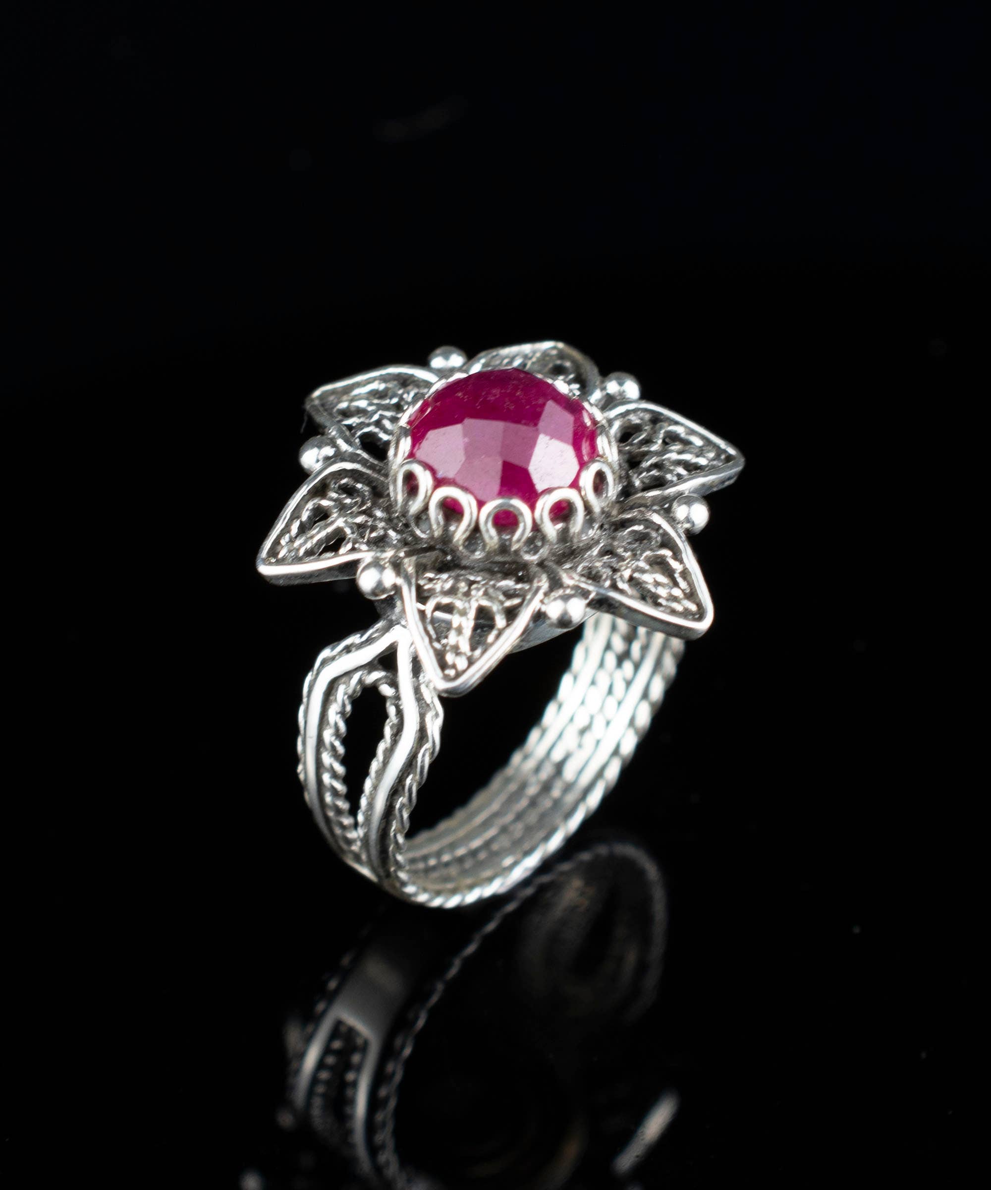 Art Ruby Corundum Gemstone Women Daisy Silver Ring: 7