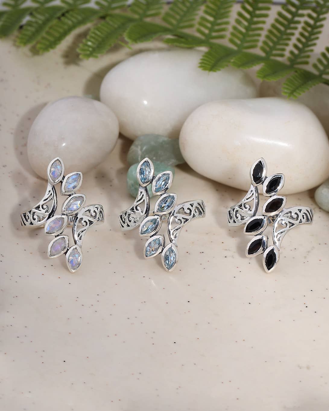 Black Onyx 925 Sterling Silver Leaf Design Ring: 9