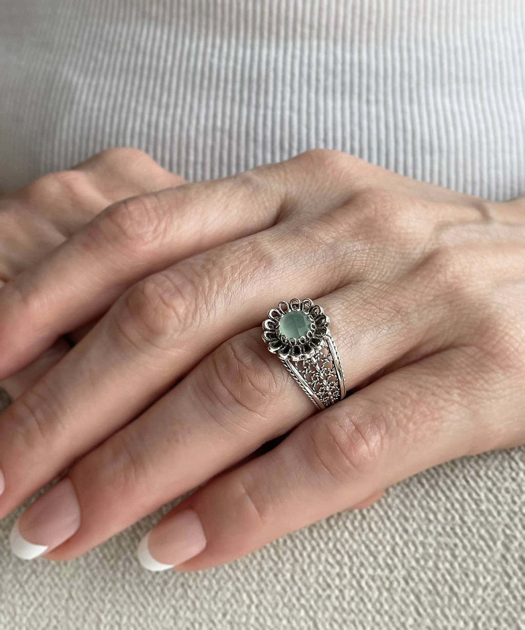 Filigree Art Daisy Figured Aqua Chalcedony Gemstone Women Sterling Silver Cocktail Ring: 7
